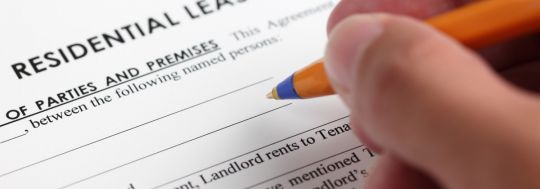 Person signing a lease | Canstar