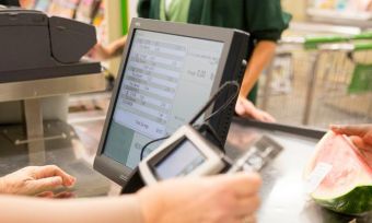 Woolworths offers Qantas reward points program