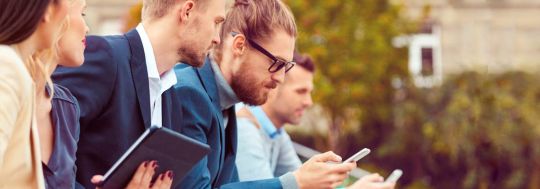 Australia is seeing scams targeting customers through emails and text messages containing a hyperlink. Here's what to look out for and how to stay safe.