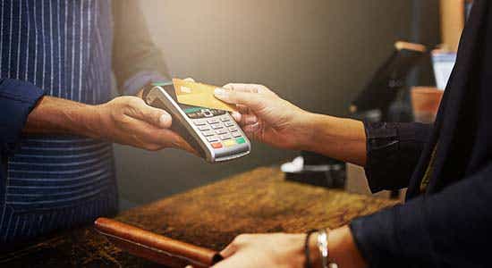 Pros-and-cons-on-using-credit-cards-overseas