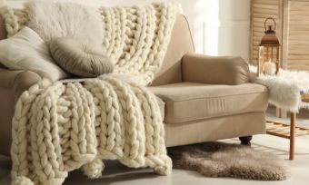 Is it better to sell a house furnished or unfurnished?