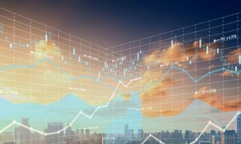 Hedged vs. unhedged ETFs - which one is better?