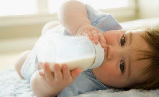 baby-boy-drinking-milk