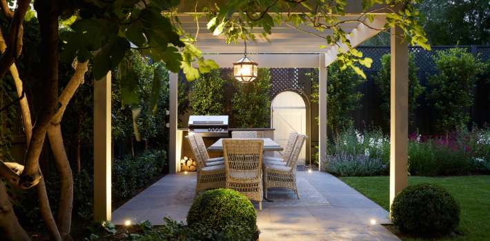 Outdoor entertaining under pergola