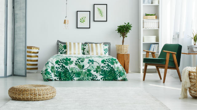 A bright green bedspread.