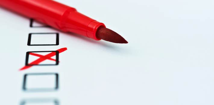 Checklist marked with a red cross