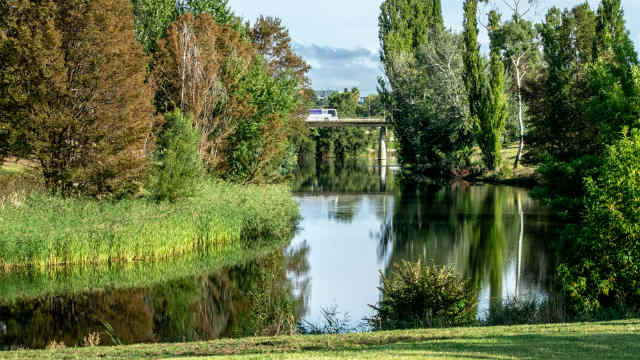 Bridge over Queanbeyan River