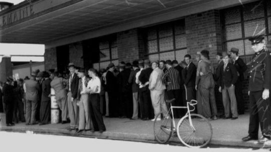 Unemployment line in the Great Depression, Brisbane