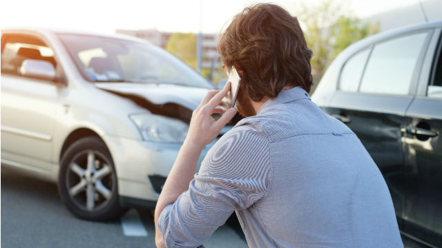 car accident calling insurer