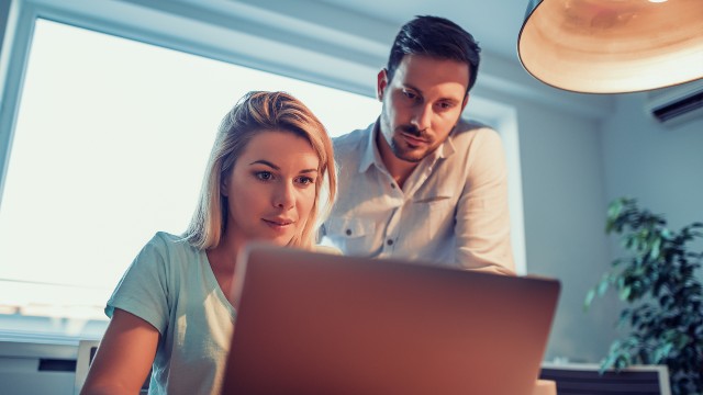 Couple refinancing