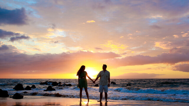 couple finances on beach