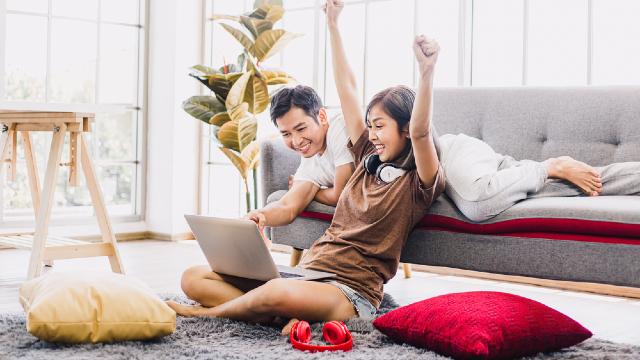 Couple shopping online