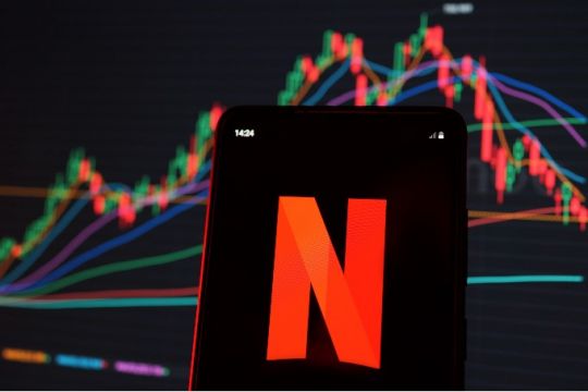 Why Netflix stocks are falling?