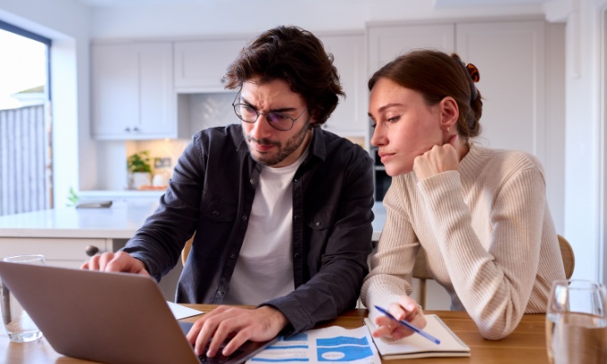 Australians call for energy rebate extensions as debt, hardships increase