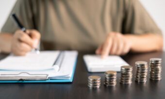 How much are Aussies really putting away into savings?