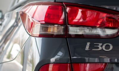 A rear tail light of a grey Hyundai i30.