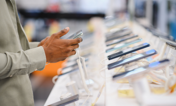 Price top priority for smartphone buyers, but cost of living delaying or downgrading new buys
