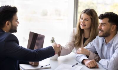 What does a buyers agent do