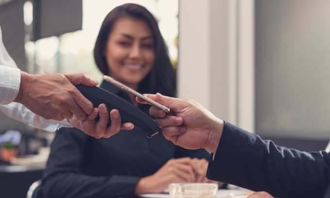 What is a digital wallet? 5 tips to help you choose one